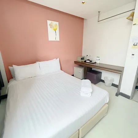 Nantra Ekkamai Hotel